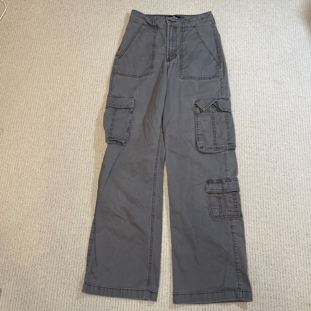 Hollister Women's 24R Ultra High Rise Baggy Cargo Pants Grey